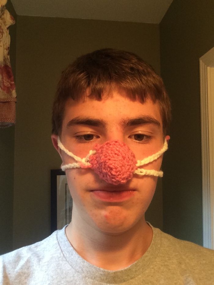 8. Mormor vill inte att jag ska frysa om näsan så hon gav mig den här