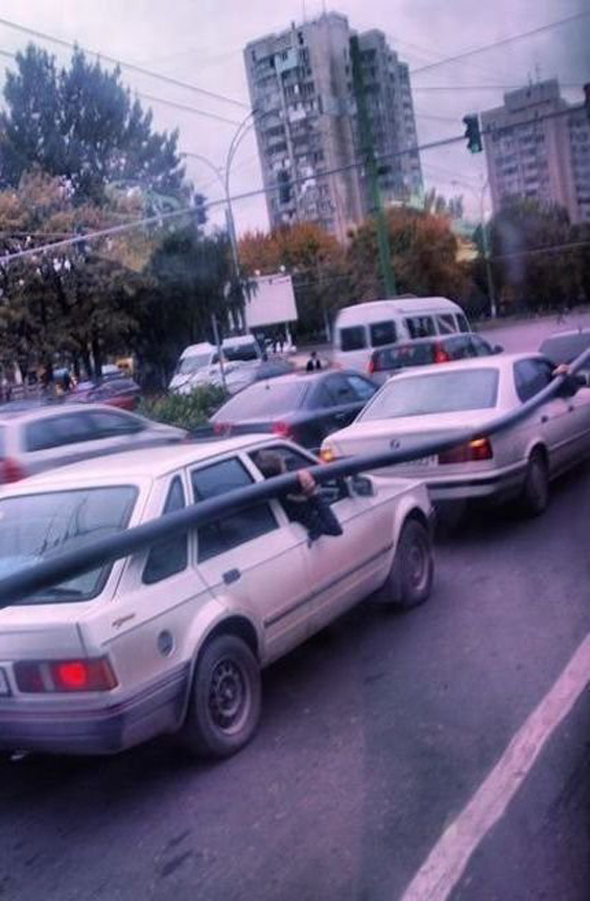 3. Hur man får hem ett långt rör. Det här är teamwork.