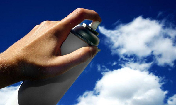 3. Sprayburk som skapar moln