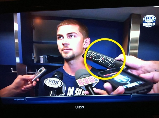 9. En reporter som använder fjärrkontrollen av misstag