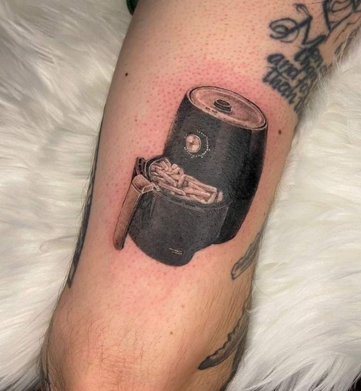 2. Vaknade och kände för att få en air fryer tatuering.
