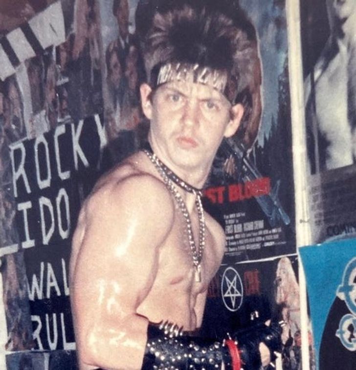 9. Jag vid 15 års ålder i min källare.