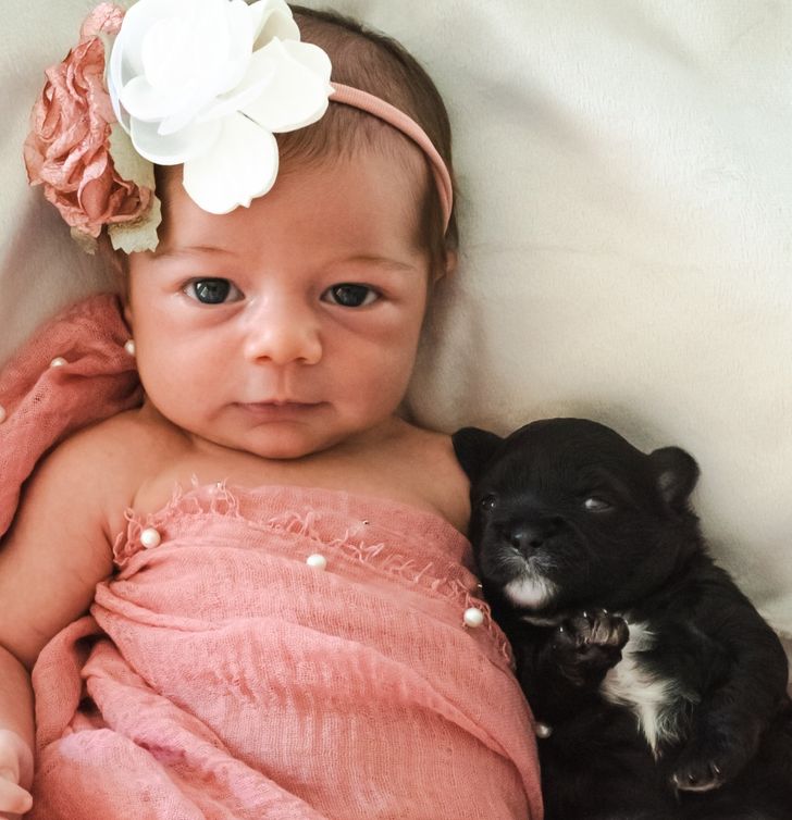 8. Min bebis med sin bästa vän.