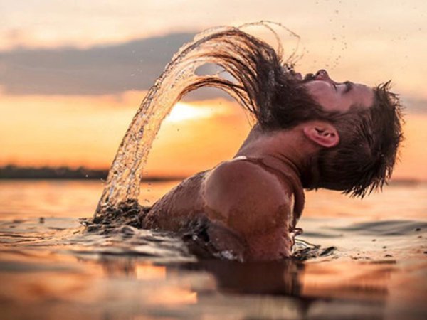 2. En skäggig kille försöker få en cool bild