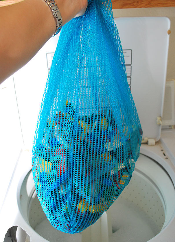 8. Tvätta barnets lego regelbundet för att få bort bakterier