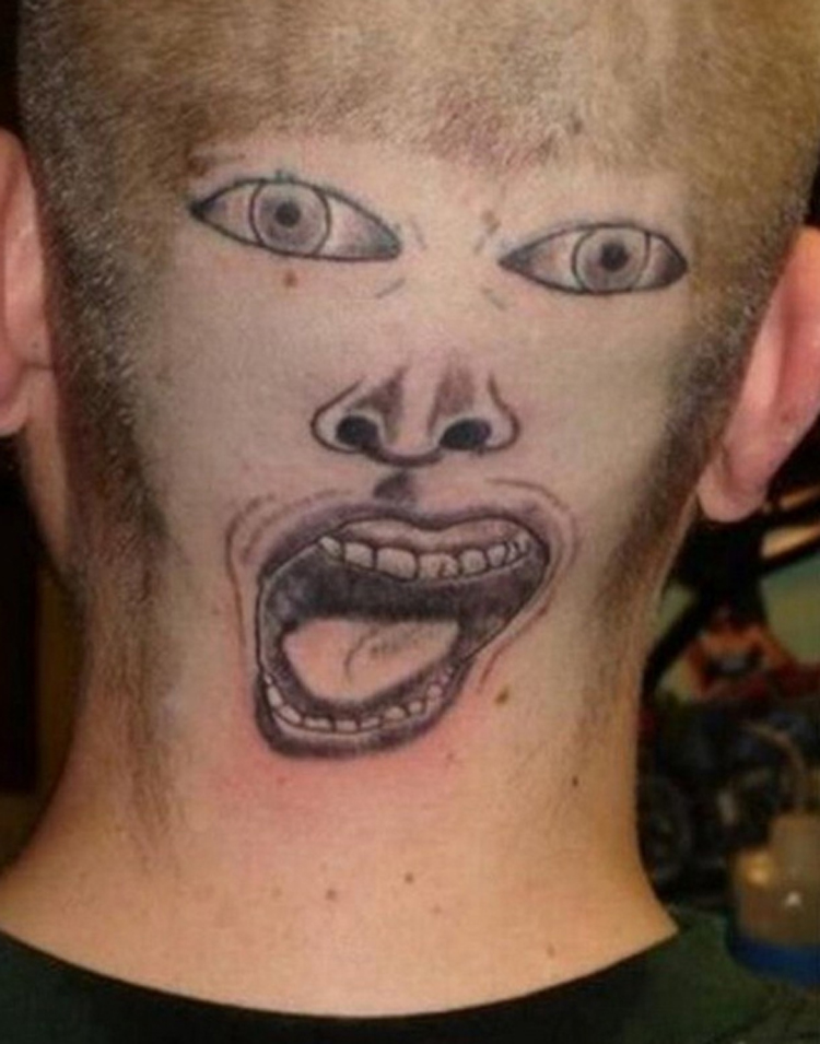 7. En helt sjuk tatuering p&aring; bakhuvudet