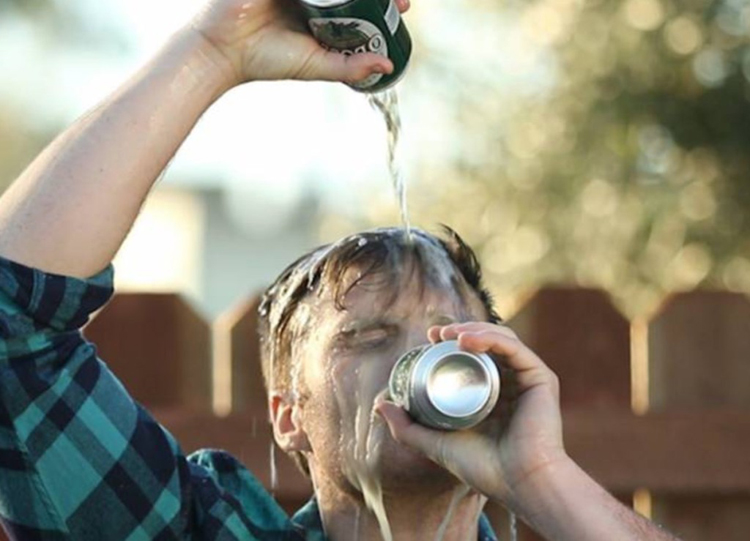Finns inget bättre än en svalkande öl en varm sommardag