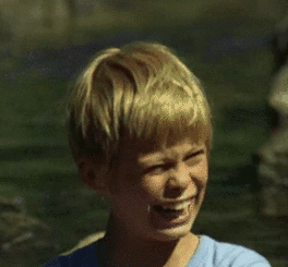 7. När man är på toaletten och ens syskon verkligen behöver komma in fort
